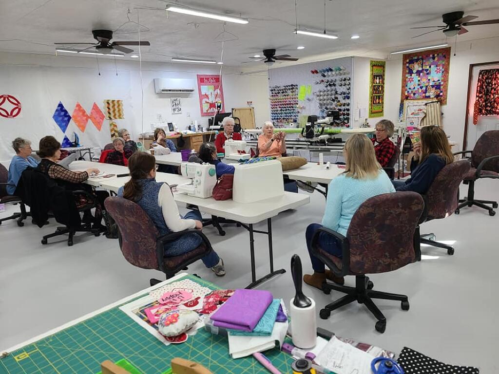 Quilting Classes, Quilting Club, Piecing Quilts at Heartfelt Quilting and Sewing